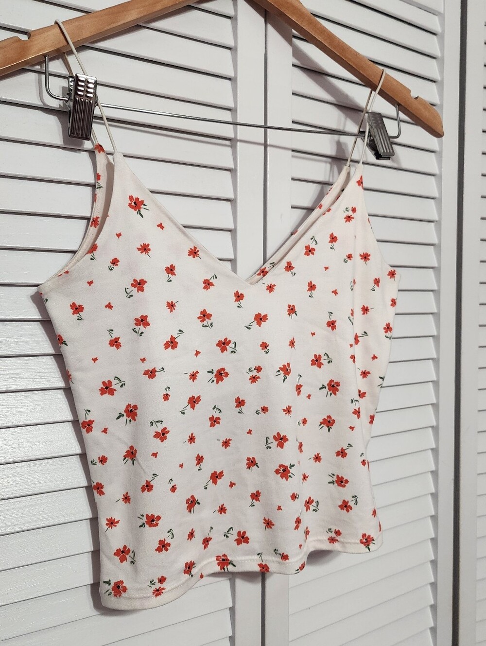 GAZE White Spaghetti Strap Camisole with Red Floral Print